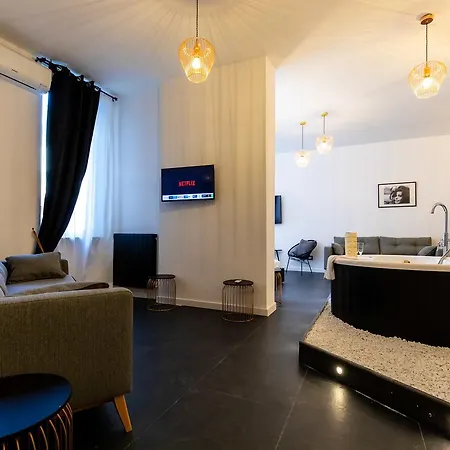 Muni Boutique Flat By Babylon * Neapol